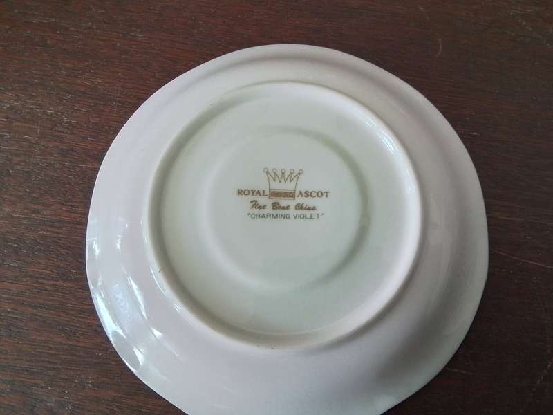 Royal Ascot "Charming Violet" 12cm Plate