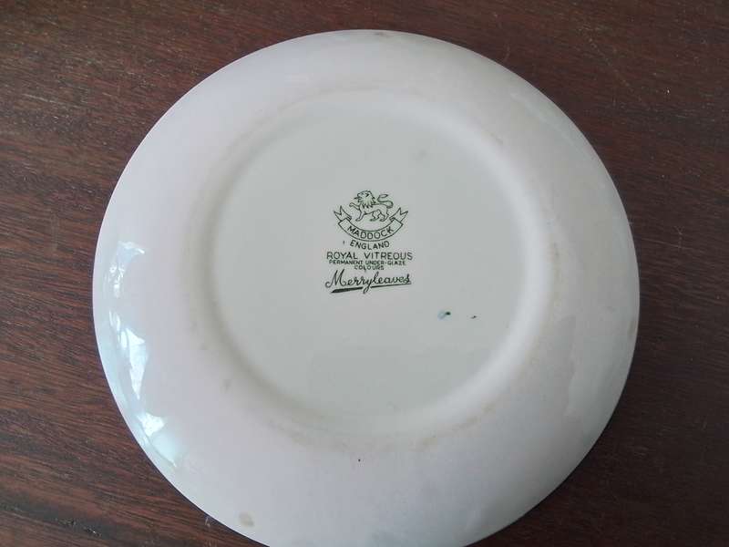 Maddock Royal Vitreous Merryleaves Plate 17cm