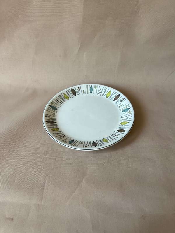 Alfred Meakin Glo White Bread/Cake Plate 22.5cm