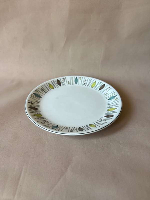 Alfred Meakin Glo White Corinth Dinner  Plates 25cm