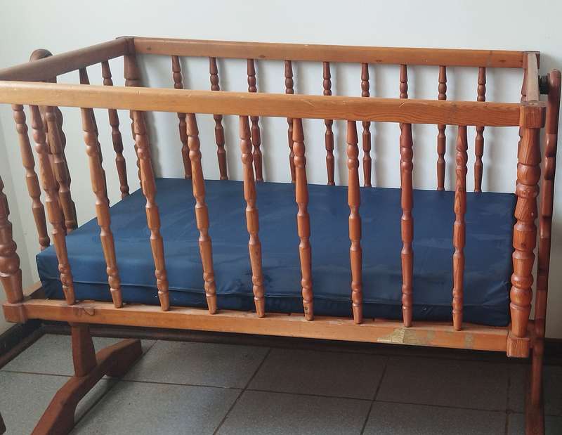 Solid Pine Swinging Crib with Mattress