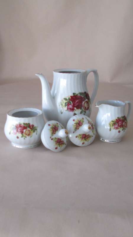 Elegant China English Rose Tea / Dinner Set 39pc