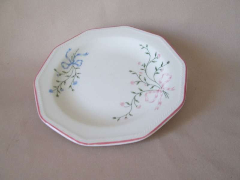 Churchhill  Fine English Staffordshire Plates 17cm