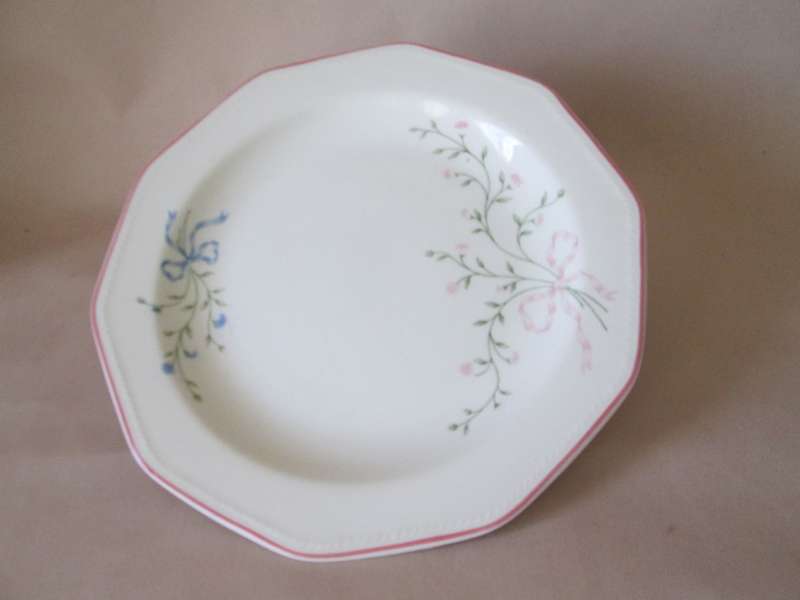 Churchhill  Fine English Staffordshire Plates 26cm