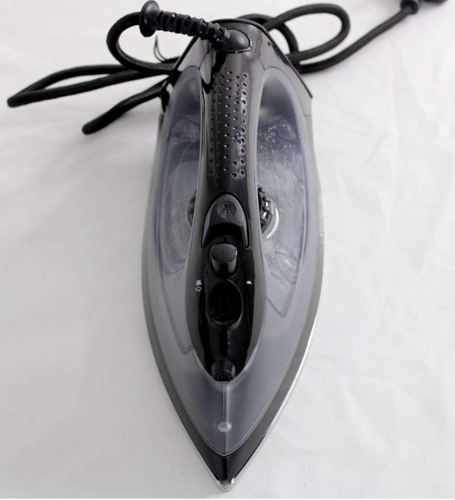 Sunbeam 2000W Lightweight Travel Sized Steam Dry & Spray Iron - SSI-018BA