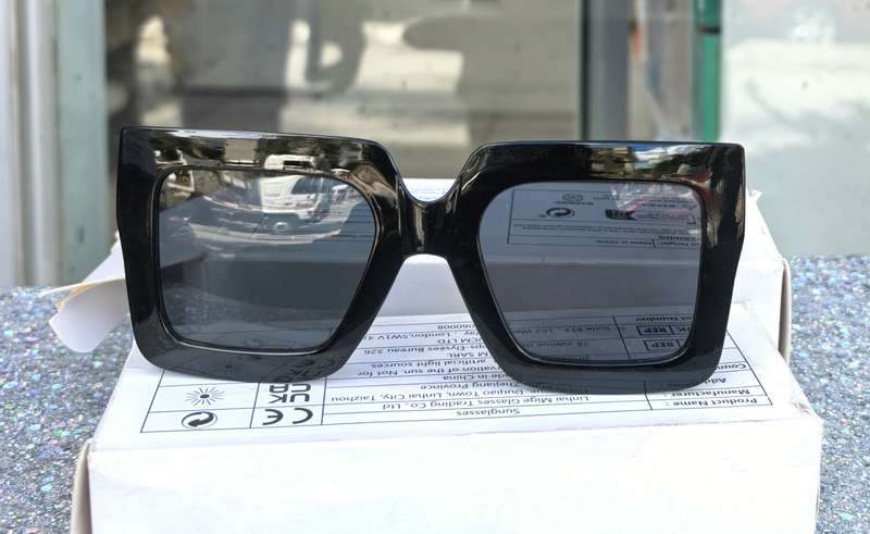 bold black oversized square sunglasses!