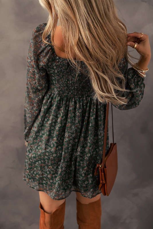 Green Knitted V-Neck Casual Top with Raw Seam Detail