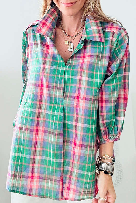 Green Knitted V-Neck Casual Top with Raw Seam Detail