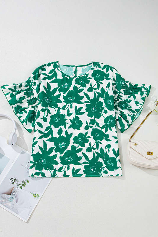 Green Knitted V-Neck Casual Top with Raw Seam Detail