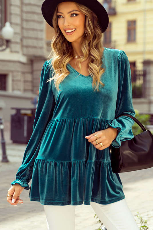 Green Knitted V-Neck Casual Top with Raw Seam Detail