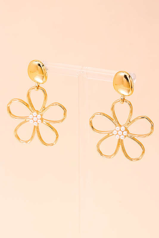 Gold Vintage Cut Out Flower Pearl Decor Stud Earrings
