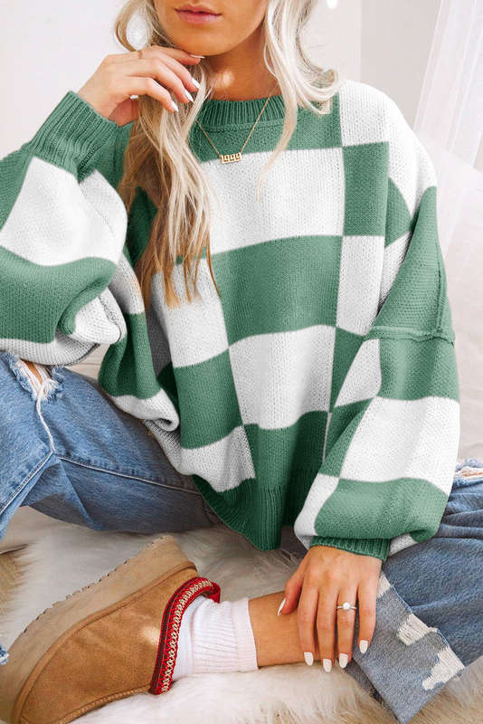 Green Knitted V-Neck Casual Top with Raw Seam Detail