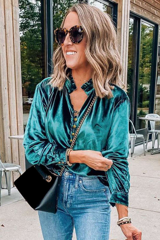Green Knitted V-Neck Casual Top with Raw Seam Detail