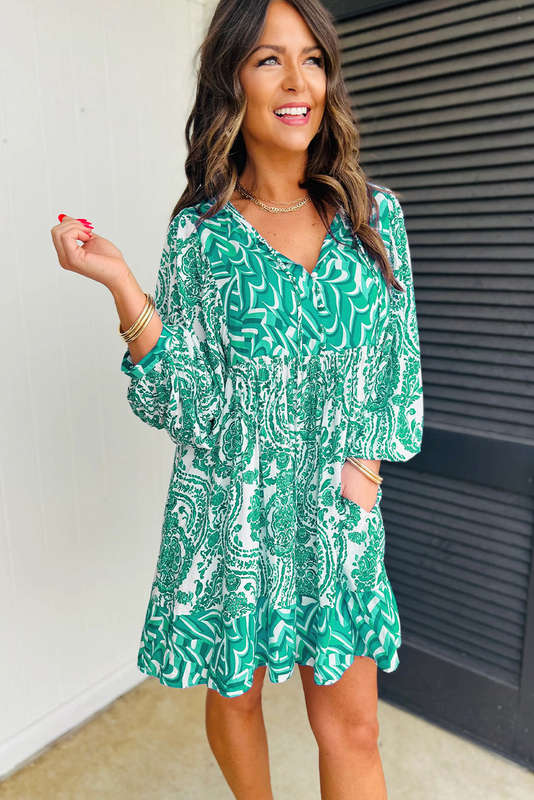Green Knitted V-Neck Casual Top with Raw Seam Detail