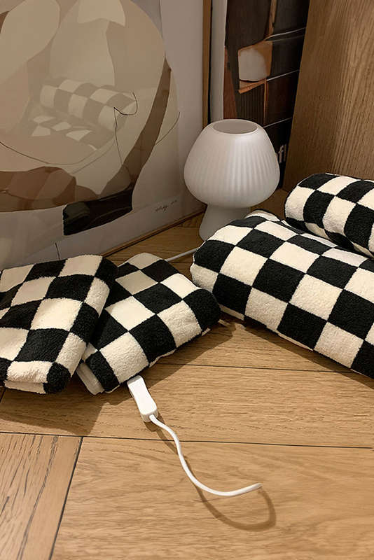 Black Fuzzy Checkerboard Bath Towel Set