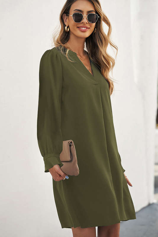Green Knitted V-Neck Casual Top with Raw Seam Detail