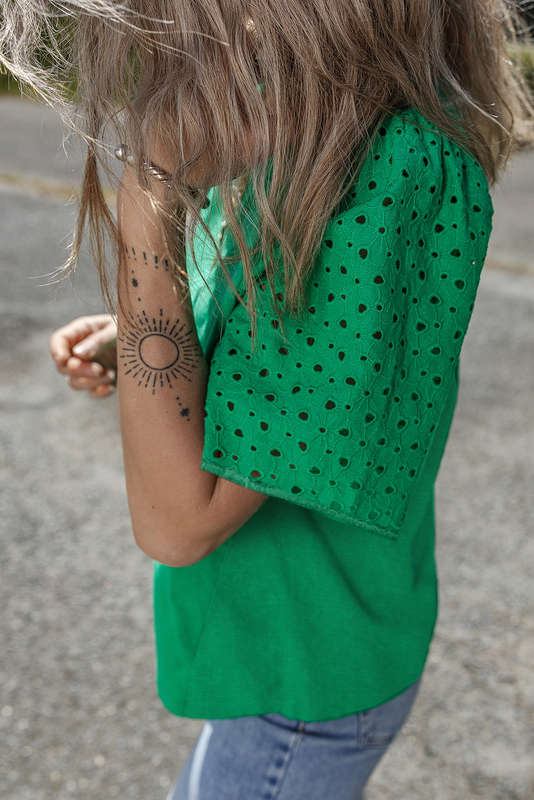 Green Knitted V-Neck Casual Top with Raw Seam Detail