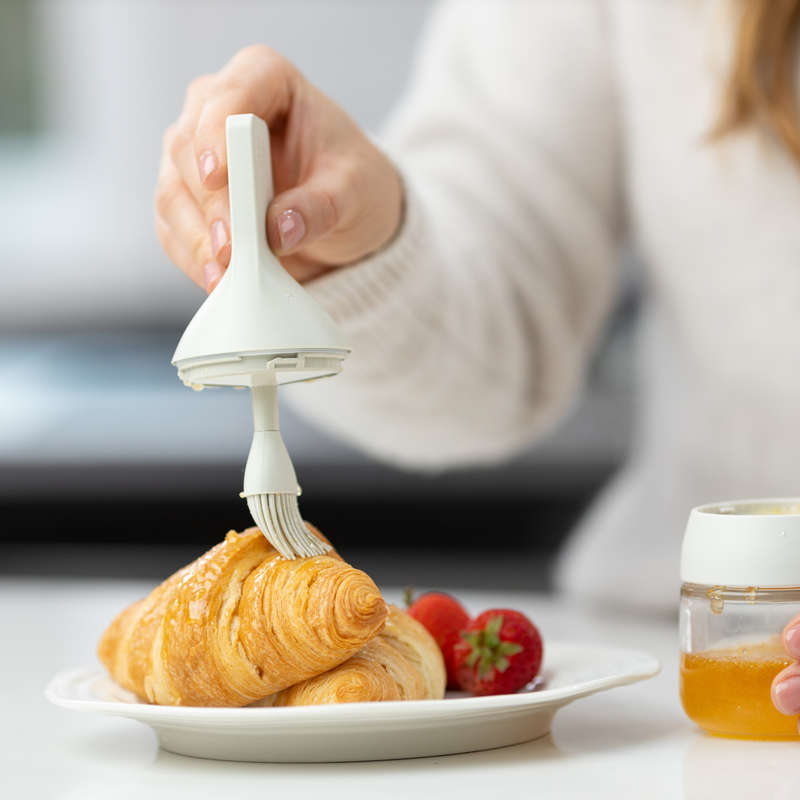 Zuutii Oil Dispenser with Brush