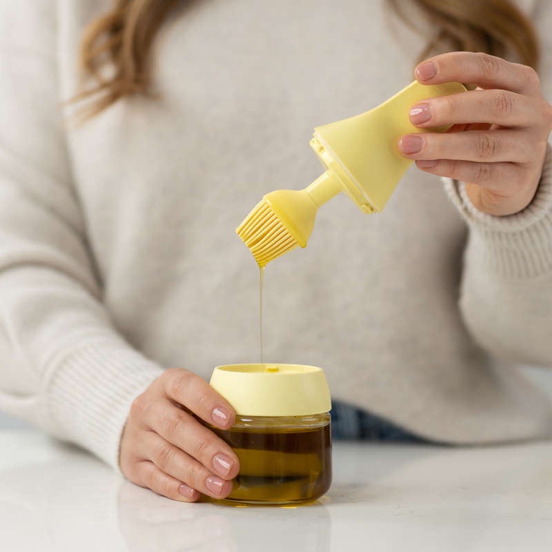 Zuutii Oil Dispenser with Brush