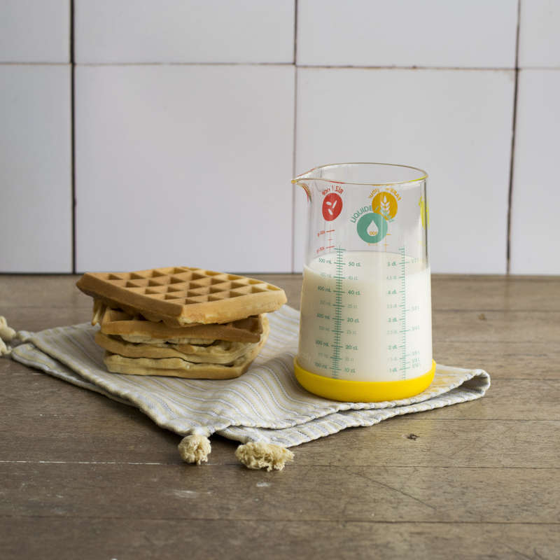 Pebbly Yellow Glass Measuring Jug with Silicone Base - 500 ml