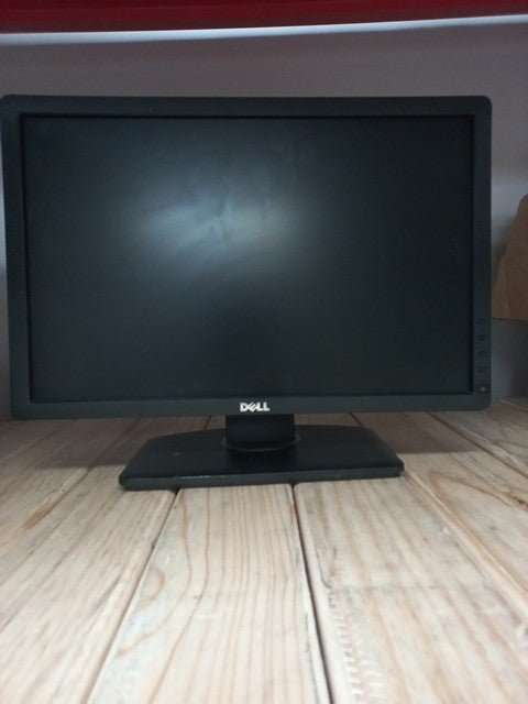 Dell P1913 Professional Office 19 Inch Wide LED Monitor - VGA & DisplayPort