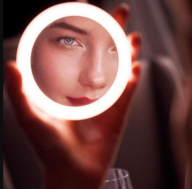 LED Portable Makeup Mirror with Built-in Wireless Charger - Rose Gold