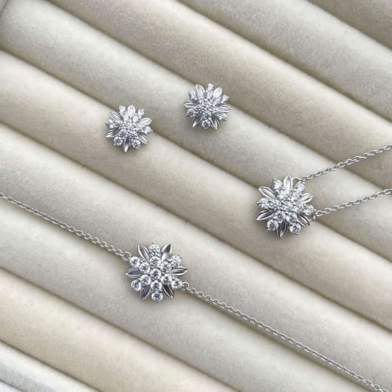 Dhia Flower Bracelet  S925 Sterling Silver with Swarovski Zirconia