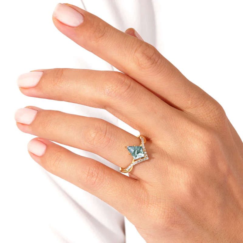 S925 Kite Cut Natural Moss Agate with Moissanite V Band