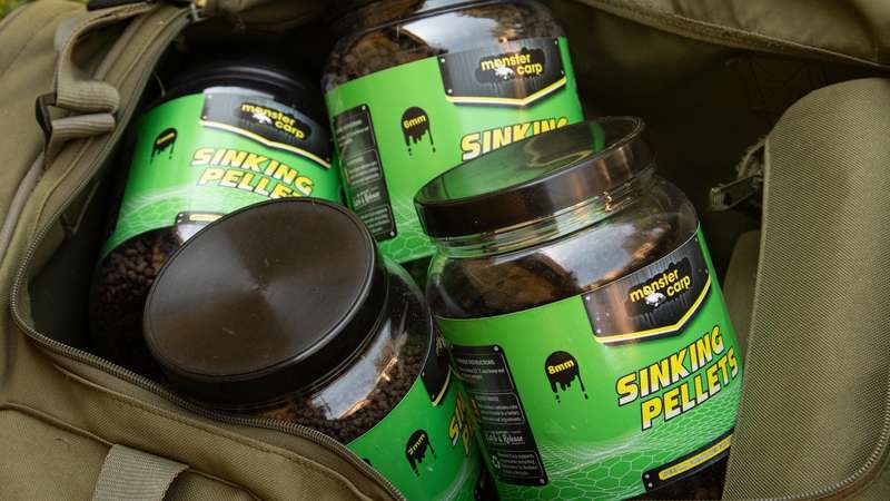 Oil Coated Sinking Pellets Monster Carp 8MM