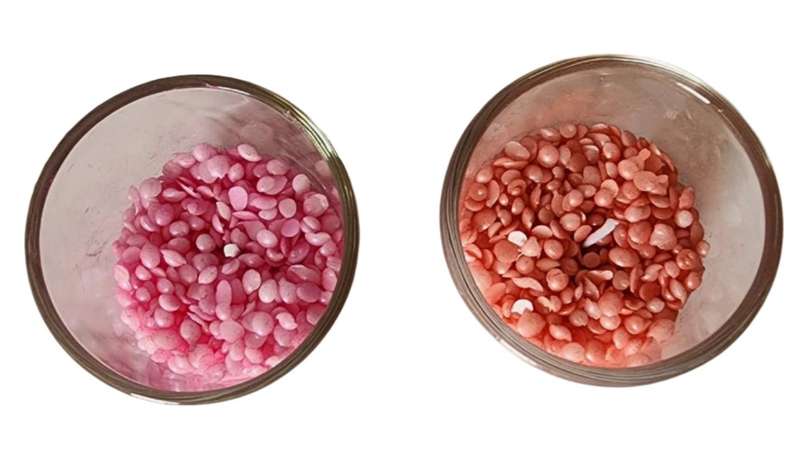 Valentine's Colored Paraffin Wax Pastilles & Wicks Kit