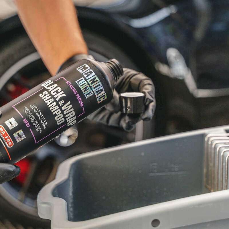 Maniac Line Black & Wrap Shampoo 500mls