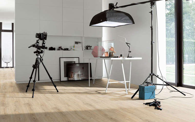 Oak Nova Light Limed - Basic 600 4V 8mm AC4/Class 32 Wide Laminate Plank