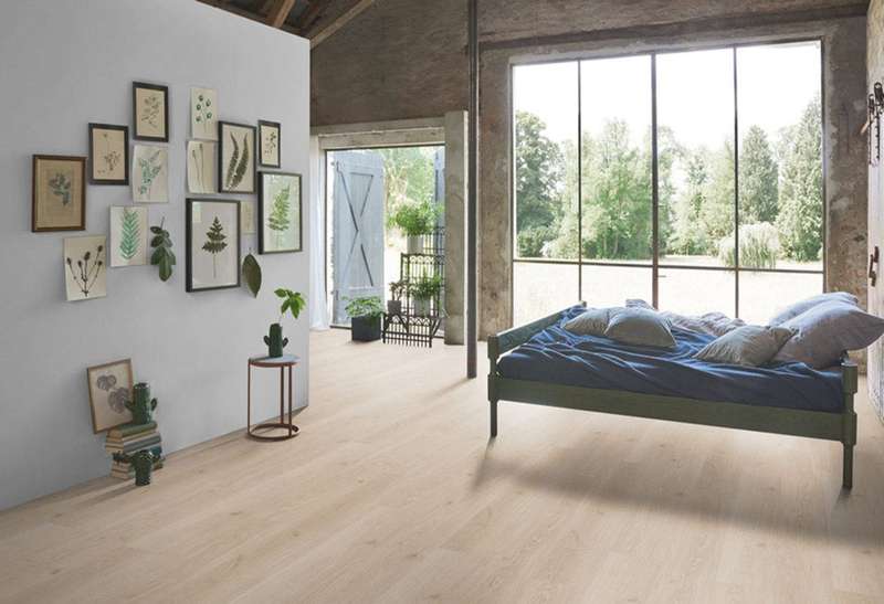 Oak Studioline Sanded - Classic 1050 4V AC4/Class 32 (Light Commercial)