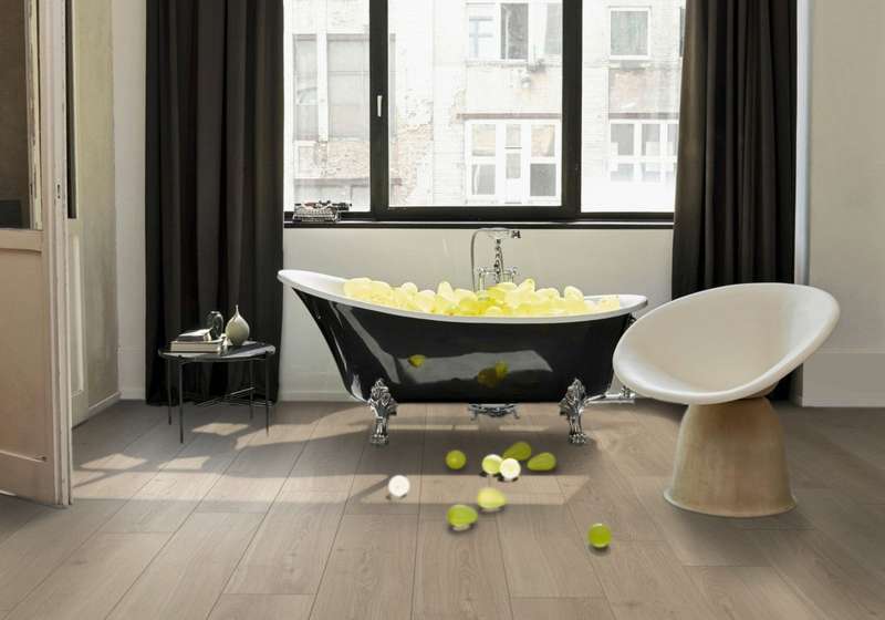 Oak Studioline Pure - Basic 600 4V 8mm AC4/Class 32 - Wide Laminate Flooring Plank