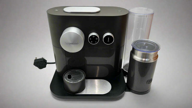 Nespresso D85 Coffee Machine With Milk Frother