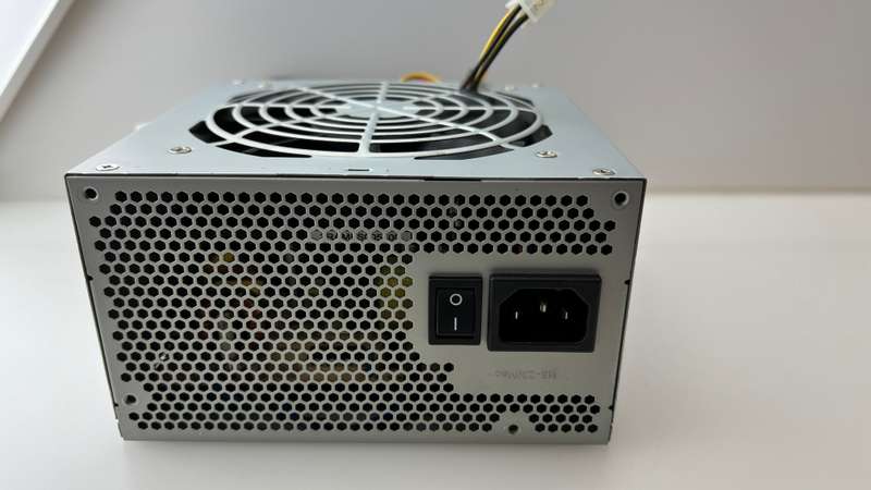 300W 24 Pin 80 Plus Rated Power Supplies Super Clean Units. No Rust Or Corrosion