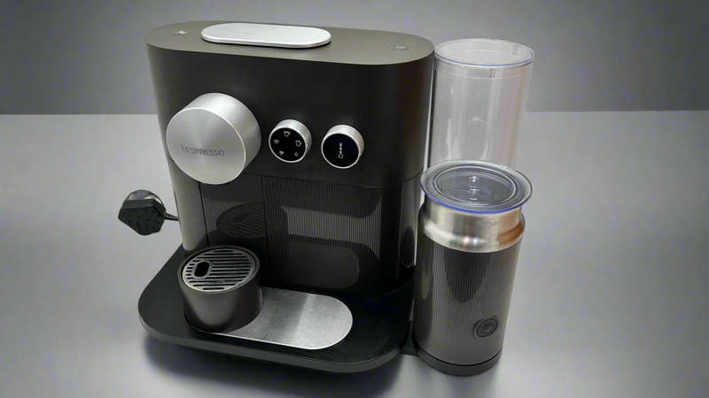 Nespresso D85 Coffee Machine With Milk Frother