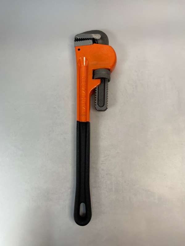 18 Heavy Duty Pipe Wrench