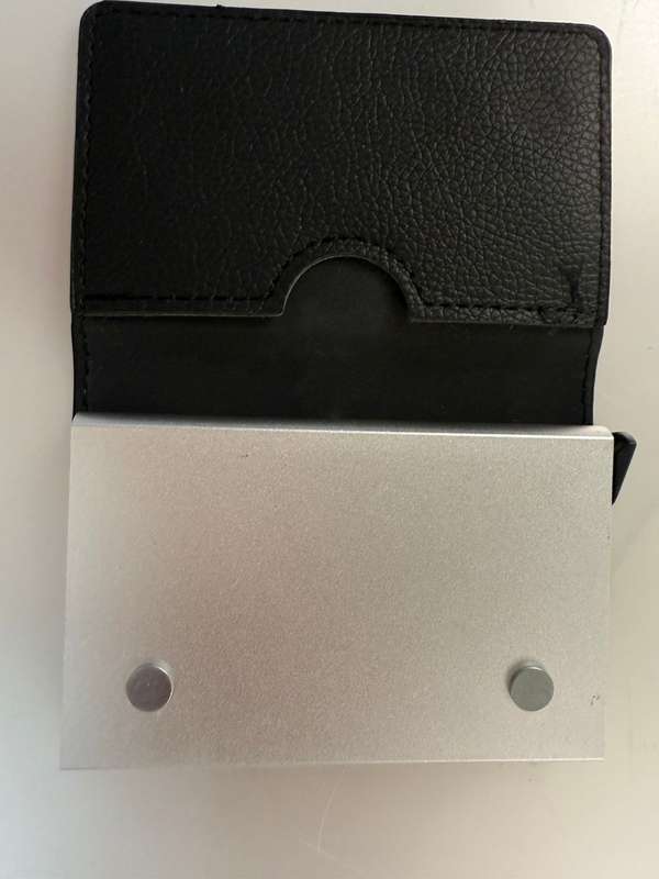 Auto Pop Up Card Holder/Wallet