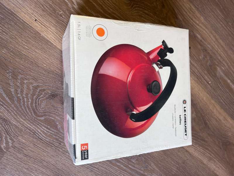 Le Creuset Classic Kettle Flame