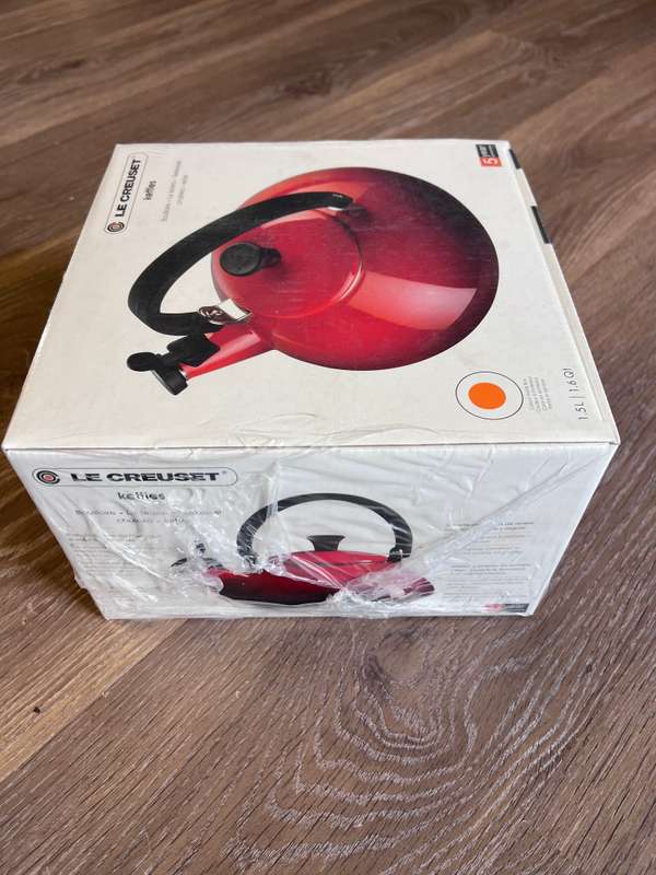 Le Creuset Classic Kettle Flame