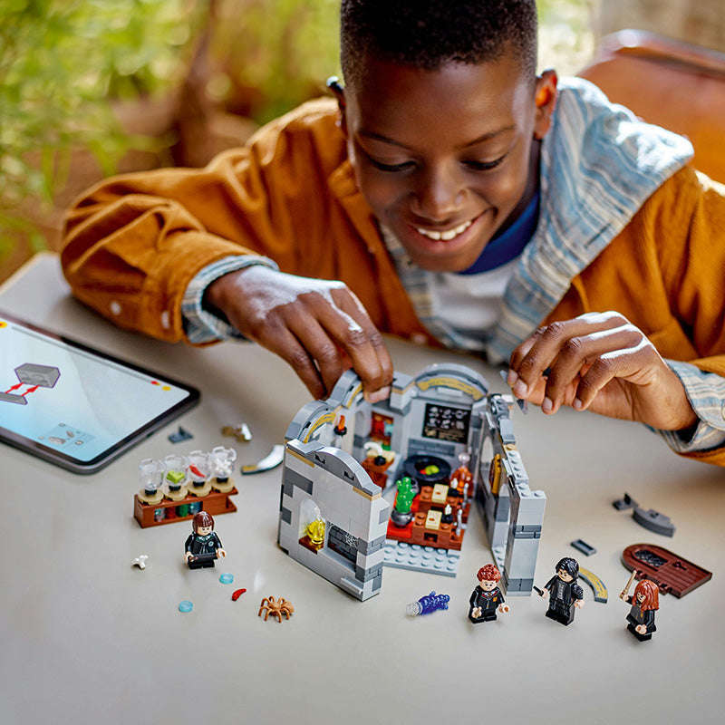 LEGO® Harry Potter Hogwarts Castle: Potions Class Set 76431