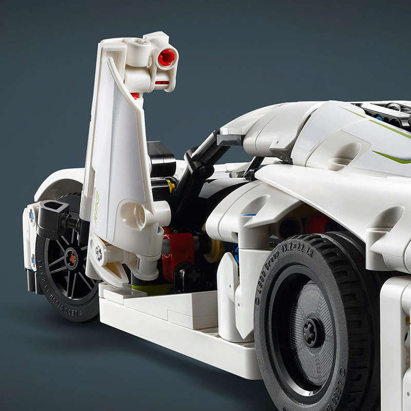 LEGO® Technic Koenigsegg Jesko Absolut White Hypercar 42184