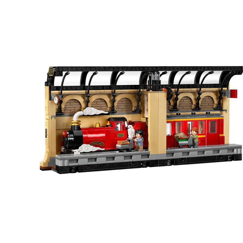 LEGO® Harry Potter Book Nook: Hogwarts Express, Magical Toy 76450