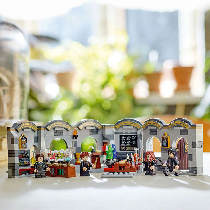 LEGO® Harry Potter Hogwarts Castle: Potions Class Set 76431