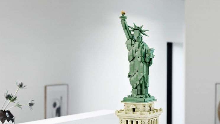 LEGO® Architecture Statue of Liberty Construction Toy for Adults 21042