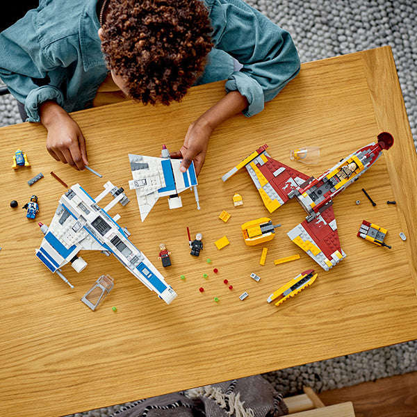 LEGO® Star Wars New Republic E-Wing vs. Shin Hatis Starfighter 75364