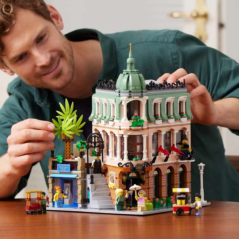 LEGO® Icons Boutique Hotel (10297)