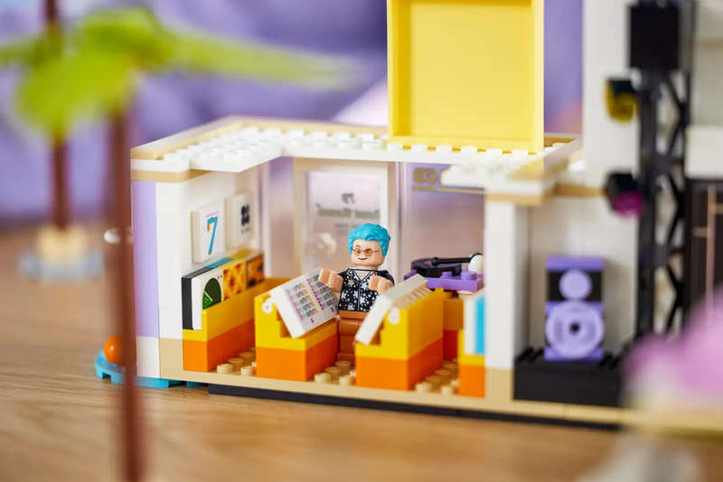 LEGO® Ideas BTS Dynamite (21339) music video set