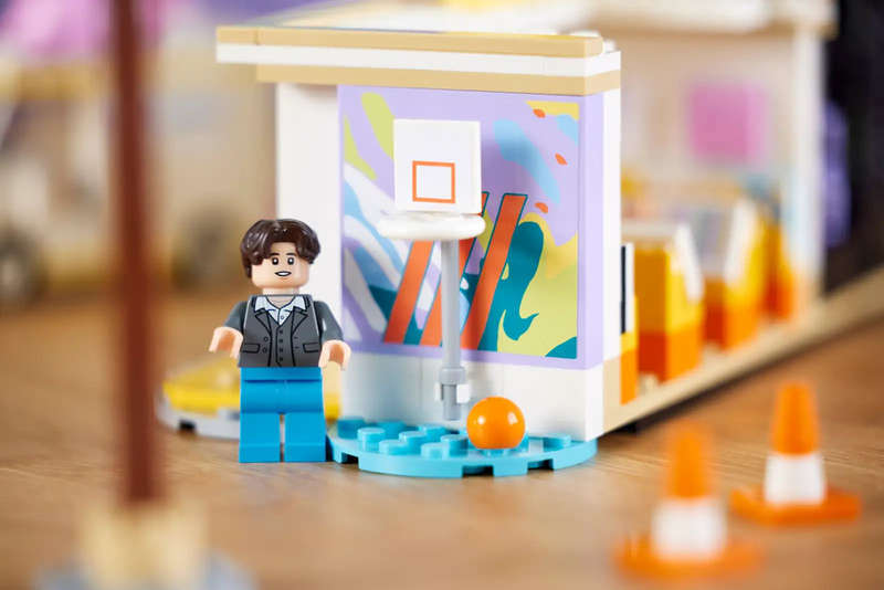 LEGO® Ideas BTS Dynamite (21339) music video set